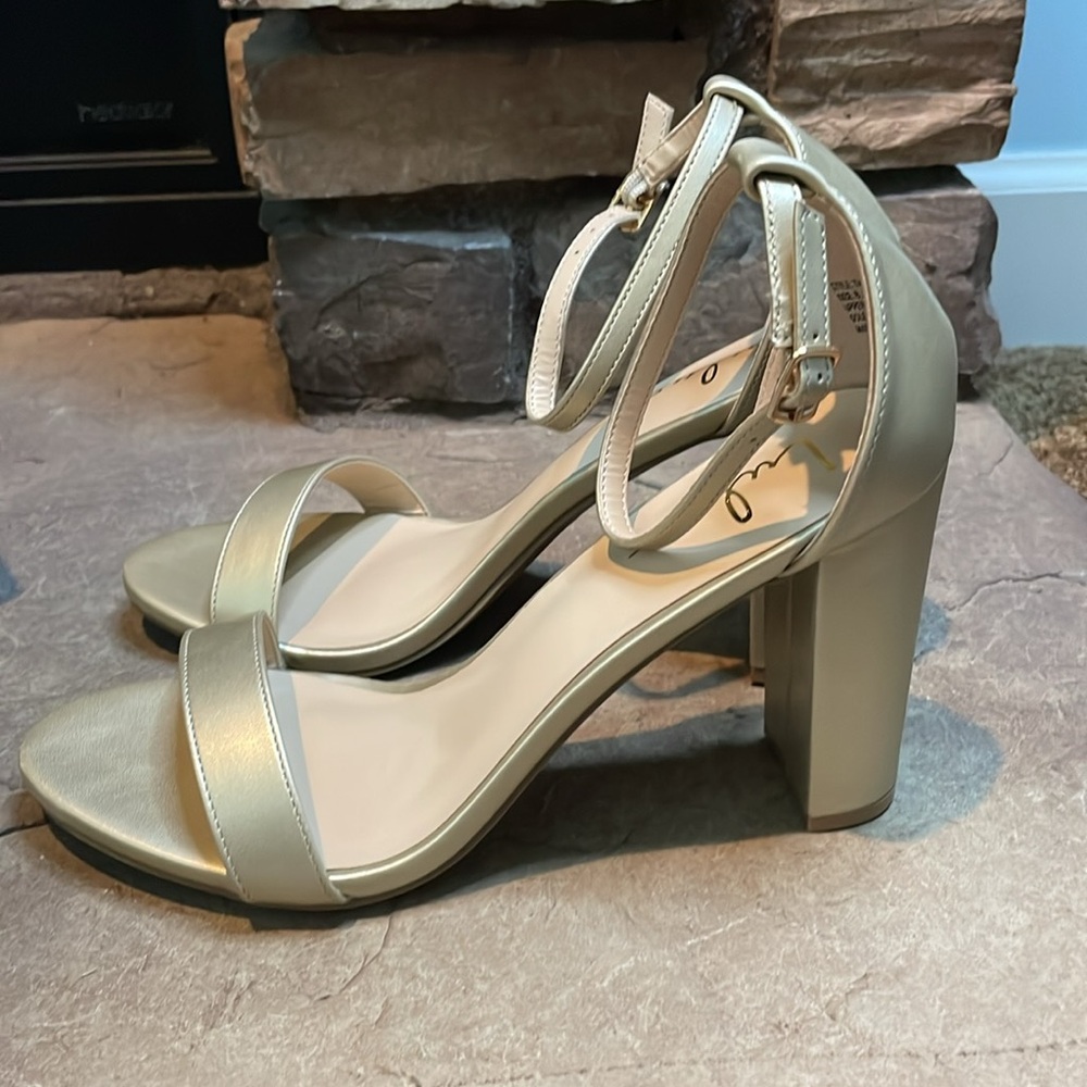 Lulu's Gold Heels - Picture 4 of 7
